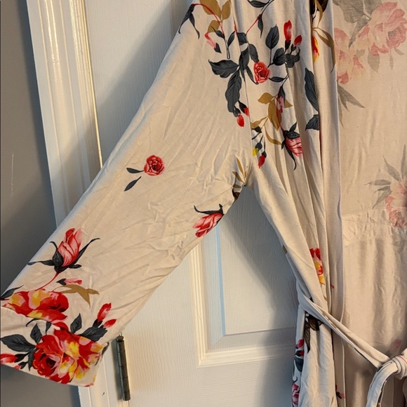 Floral Robe - Picture 2 of 6
